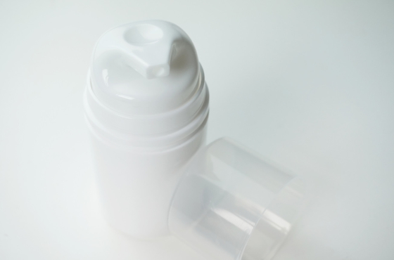 30 ml 50 ml 80 ml 100 ml 150 ml Snap On Zylindrische Luftlose Pumpenflaschen Weißes PP-Kunststoff